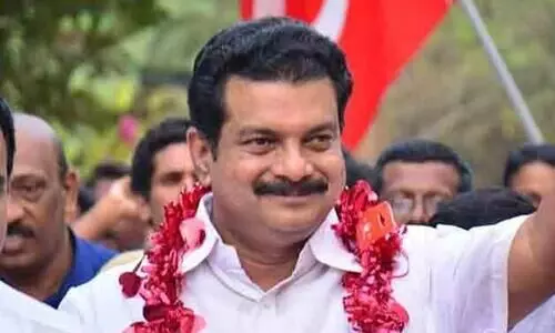 ഒടുവിൽ നിലമ്പൂർ എം.എൽ.എ സഭയിലെത്തി