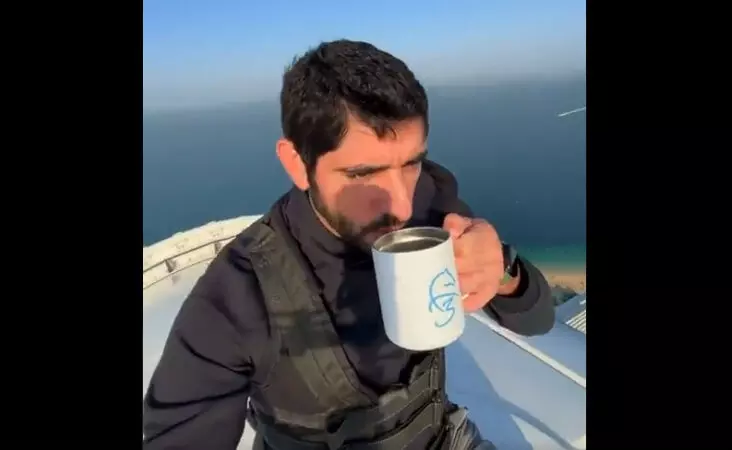 ലോകത്തിലെ ഏറ്റവും വലിയ ഫെറി വീലിന് മുകളിലിരുന്ന് ചായകുടിച്ച് ദുബൈ കിരീടാവകാശി; വീഡിയോ വൈറൽ ലോകത്തിലെ ഏറ്റവും വലിയ ഫെറി വീലിന് മുകളിലിരുന്ന് ചായകുടിച്ച് ദുബൈ കിരീടാവകാശി; വീഡിയോ വൈറൽ