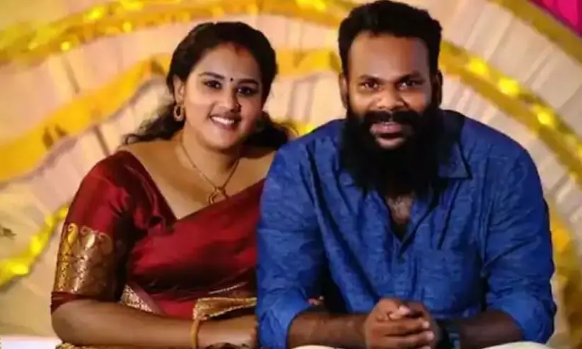 കേരളം ചോദിക്കുന്നു, അനുപമയുടെ കുഞ്ഞെവിടെ? കേരളം ചോദിക്കുന്നു, അനുപമയുടെ കുഞ്ഞെവിടെ?