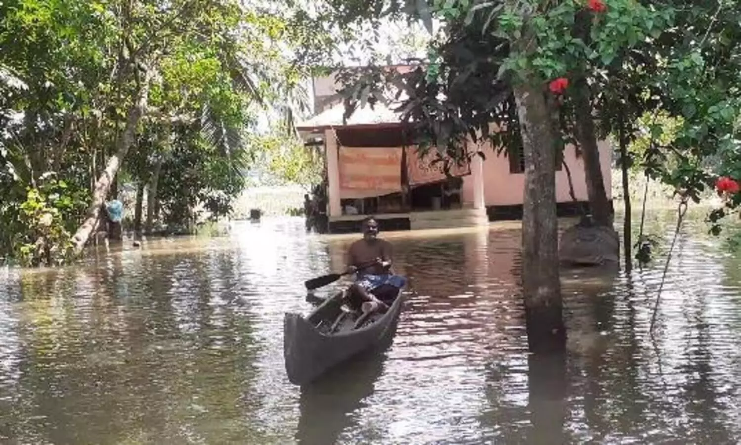 വെള്ളക്കെട്ട് ദുരിതത്തിൽ എഴുപതോളം കുടുംബങ്ങൾ