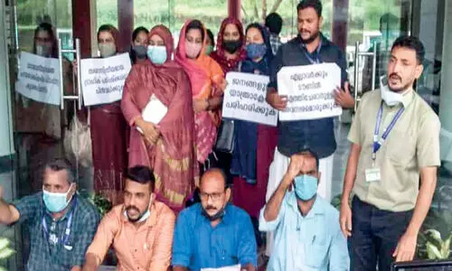 പെരിന്തൽമണ്ണ നഗരസഭ യോഗം യാ​ത്ര പ്ര​ശ്നം ച​ർ​ച്ച ചെ​യ്തി​ല്ല;  പ്ര​തി​പ​ക്ഷം ഇ​റ​ങ്ങി​പ്പോ​യി