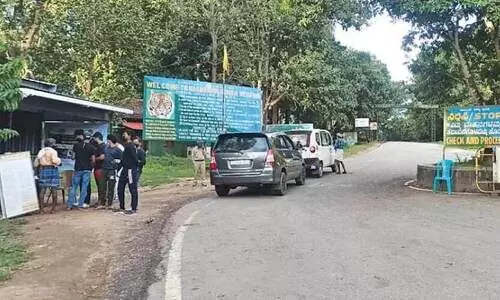 യാത്രാനിയന്ത്രണം ദീർഘിപ്പിച്ച് കർണാടക; വലഞ്ഞ് മലയാളി യാത്രക്കാർ