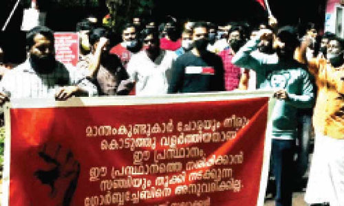 തളിപ്പറമ്പിൽ സി.​പി.​എം ലോ​ക്ക​ൽ നേ​തൃ​ത്വ​ത്തി​നെ​തി​രെ പോസ്​റ്റർ യുദ്ധം തുടരുന്നു