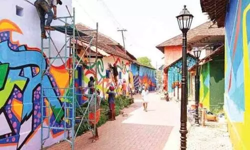 തലശ്ശേരി തീരം കളർഫുൾ; സി​നി​മ ചി​ത്രീ​ക​ര​ണ​ത്തി​നും പ്രി​യ​പ്പെ​ട്ട ഇ​ട​ം