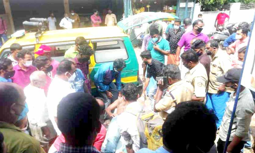 യുവതിയെ നടുറോഡില്‍ കഴുത്ത് ഞെരിച്ച് കൊല്ലാൻ ശ്രമം