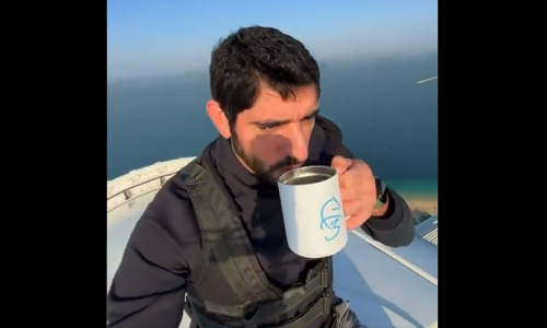 ലോകത്തിലെ ഏറ്റവും വലിയ ഫെറി വീലിന്​ മുകളിലിരുന്ന്​ ചായകുടിച്ച്​ ദുബൈ കിരീടാവകാശി; വീഡിയോ വൈറൽ