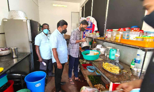 പഴകിയ ഭക്ഷണം പിടിച്ചെടുത്തു