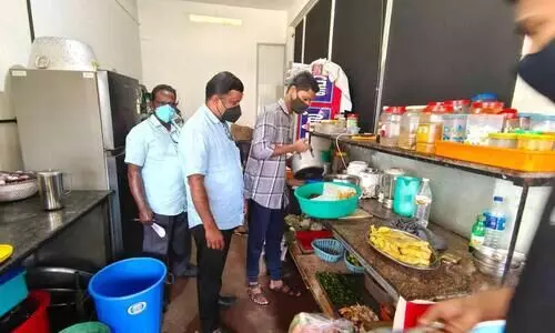 പഴകിയ ഭക്ഷണം പിടിച്ചെടുത്തു