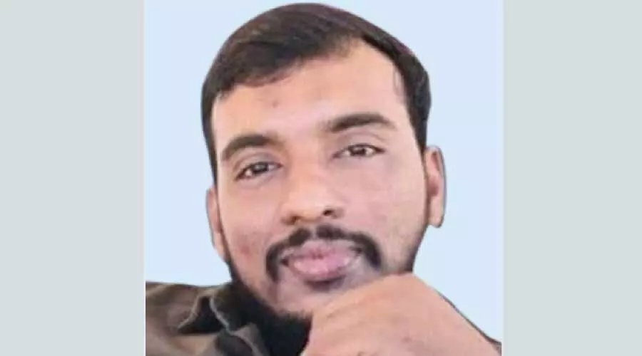 റോഡിലെ കുഴിയിൽ വീണ് പരിക്കേറ്റ സ്കൂട്ടർ യാത്രികൻ മരിച്ചു റോഡിലെ കുഴിയിൽ വീണ് പരിക്കേറ്റ സ്കൂട്ടർ യാത്രികൻ മരിച്ചു