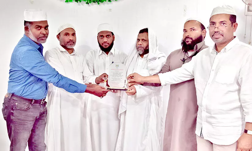 അബ്ദുറഹ്മാൻ കുറുകത്താണിക്ക് യാത്രയയപ്പ് നൽകി അബ്ദുറഹ്മാൻ കുറുകത്താണിക്ക് യാത്രയയപ്പ് നൽകി