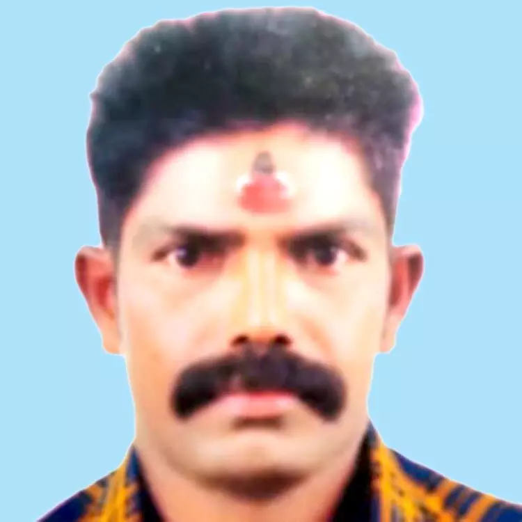 തൃ​ക്കൊ​ടി​ത്താ​ന​ത്ത് ര​ണ്ടു​പേ​ർ മ​രി​ച്ച​നി​ല​യി​ൽ