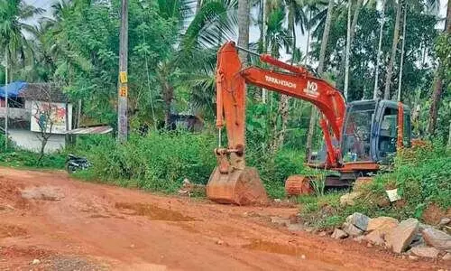 റോഡ്​ പ്രവൃത്തി സ​മ​യ​ബ​ന്ധി​ത​മാ​യി പൂർത്തിയാക്കിയില്ല, കരാറുകാരനെ ഒഴിവാക്കി