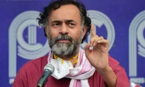 ലഖിംപൂർ ഖേരി സംഘർഷത്തിൽ മരിച്ച ബി.ജെ.പി പ്രവർത്തകന്‍റെ വീട്​ സന്ദർശിച്ച യോഗേന്ദ്ര യാദവിനെ സസ്​പെൻഡ്​ ചെയ്​ത്​ സംയുക്​ത കിസാൻ മോർച്ച