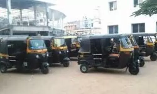 നി​ർ​ത്തി​യി​ട്ട ഓട്ടോയിൽ ബോംബ്; സമഗ്രാന്വേഷണം വേണമെന്ന്​ ആവശ്യം