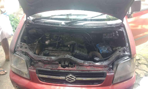 ഓടിക്കൊണ്ടിരുന്ന കാറിന് തീപിടിച്ചു