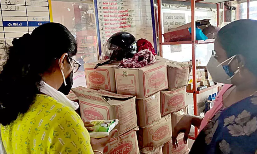 വെളിച്ചെണ്ണയിൽ മായമെന്ന്; മാവേലി സ്റ്റോറുകളില് പരിശോധന വെളിച്ചെണ്ണയിൽ മായമെന്ന്; മാവേലി സ്റ്റോറുകളില് പരിശോധന