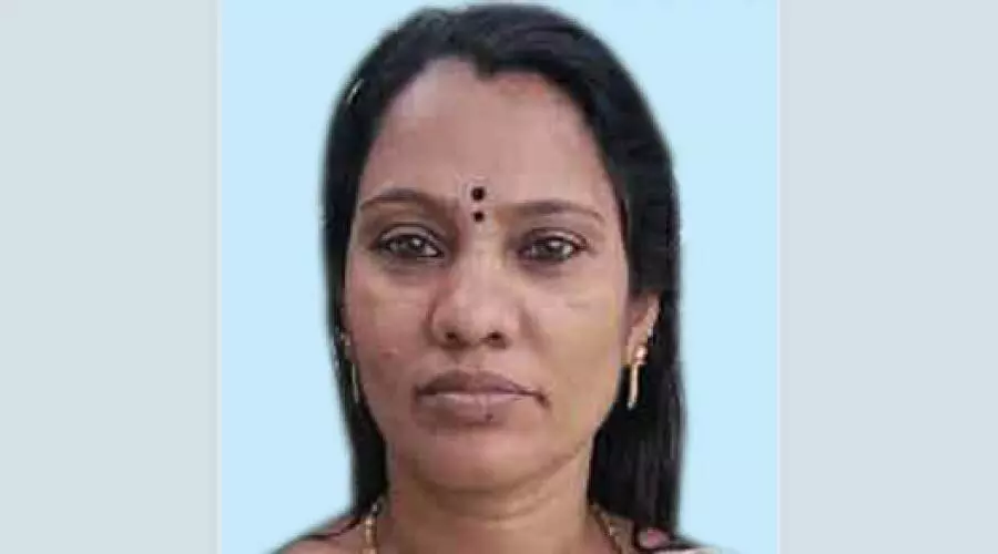 യുവതി വീട്ടുകിണറ്റിൽ മരിച്ച നിലയിൽ യുവതി വീട്ടുകിണറ്റിൽ മരിച്ച നിലയിൽ