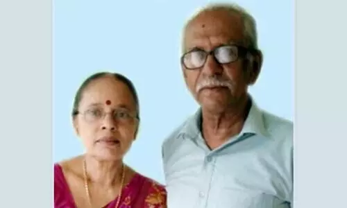 മി​നി​റ്റു​ക​ളു​ടെ വ്യ​ത്യാ​സ​ത്തി​ൽ ദ​മ്പ​തി​ക​ൾ വീ​ട്ടി​ൽ കു​ഴ​ഞ്ഞു​വീ​ണ് മ​രി​ച്ചു