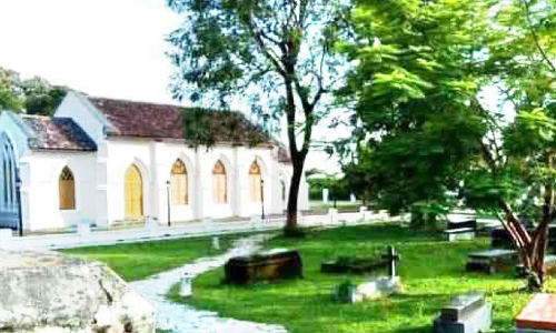 മുഖം മിനുക്കി തലശ്ശേരി ഇംഗ്ലീഷ് പള്ളി;  സ​ഞ്ചാ​രി​ക​ൾ​ക്കാ​യി ഉടൻ തു​റ​ന്നു​കൊ​ടു​ക്കും