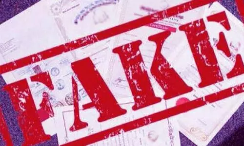 വ്യാജ ബിരുദ സർട്ടിഫിക്കറ്റുമായി വിദേശത്തേക്ക്​ കടക്കാൻ ശ്രമിച്ച മൂന്ന്​ വിദ്യാർഥികൾ പിടിയിൽ