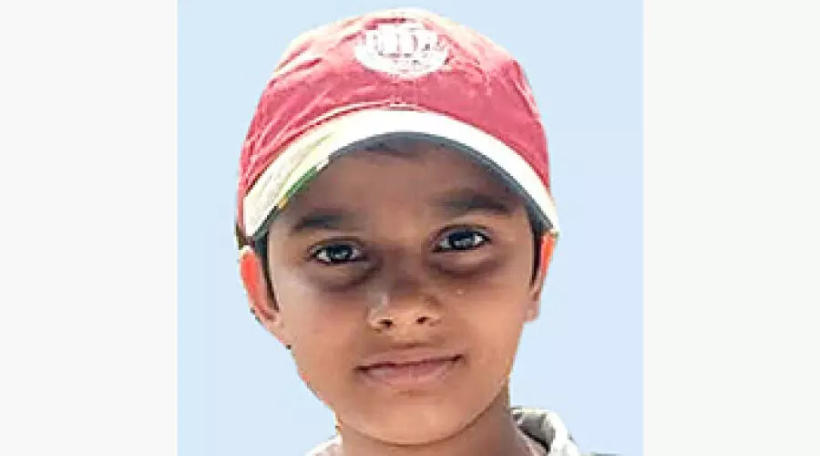 ഷാൾ കഴുത്തിൽ കുരുങ്ങി വിദ്യാർഥി മരിച്ചു ഷാൾ കഴുത്തിൽ കുരുങ്ങി വിദ്യാർഥി മരിച്ചു