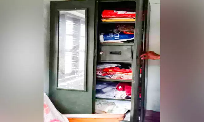 Smashed the kitchen door Money and gold was also stolen Smashed the kitchen door Money and gold was also stolen