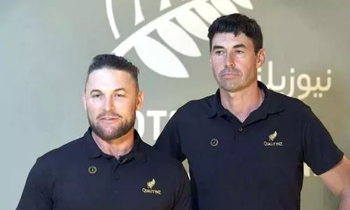 ഫ്ലെമിങ്ങും മക്​ക്കല്ലവും ന്യൂസിലൻഡ്​ പവലിയനിലെത്തി