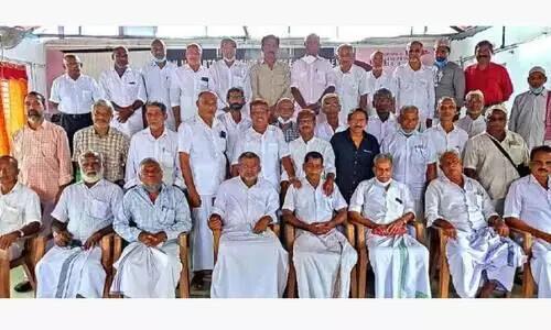 53 വ​ർ​ഷ​ത്തെ ഓ​ർ​മ​ക​ൾ; 1968 എ​സ്.​എ​സ്.​എ​ൽ.​സി ബാ​ച്ചി​ലെ വി​ദ്യാ​ർ​ഥി​ക​ൾ ഒരുമിച്ചുകൂടി