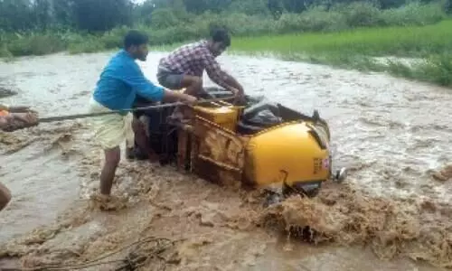 മഴ: താഴ്ന്നപ്രദേശങ്ങളിൽ വെള്ളം കയറി മഴ: താഴ്ന്നപ്രദേശങ്ങളിൽ വെള്ളം കയറി