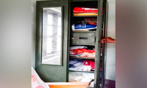 Smashed the kitchen door Money and gold was also stolen