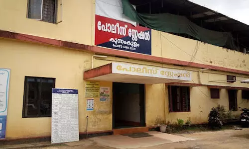 കു​ഞ്ഞി​നെ വി​ട്ടു​കി​ട്ട​ണ​മെ​ന്നാ​വ​ശ്യ​പ്പെ​ട്ട് പൊലീസ് സ്​റ്റേഷനിൽ യു​വാ​വ് ആ​ത്മ​ഹ​ത്യ​ക്ക് ശ്ര​മി​ച്ചു