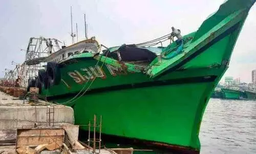 പാനമ ചരക്കുകപ്പൽ മത്സ്യബന്ധന ബോട്ടിലിടിച്ചു; രണ്ടുപേർക്ക് പരിക്ക്