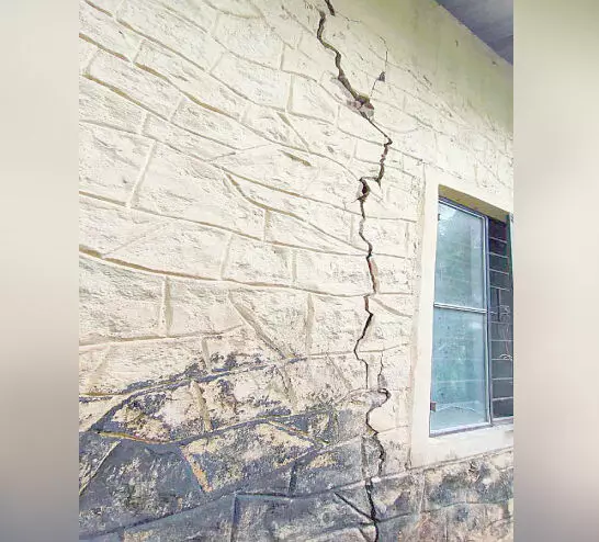 കുട്ടികൾ ഭയത്തോടെ കൊക്കാത്തോട് സ്കൂളിലേക്ക്... കുട്ടികൾ ഭയത്തോടെ കൊക്കാത്തോട് സ്കൂളിലേക്ക്...