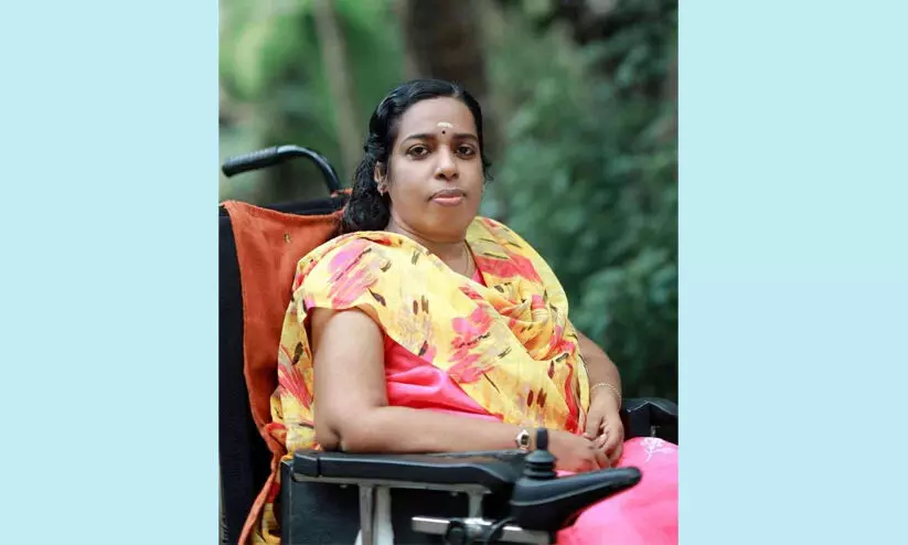 സ്പൈനല് മസ്കുലര് അട്രോഫി തളർത്തിയില്ല; സർഗ്ഗാത്മക ലോകത്തെ പടികൾ കയറിയ എം.വി.സതിക്ക് നാഷണൽ അവാർഡ് സ്പൈനല് മസ്കുലര് അട്രോഫി തളർത്തിയില്ല; സർഗ്ഗാത്മക ലോകത്തെ പടികൾ കയറിയ എം.വി.സതിക്ക് നാഷണൽ അവാർഡ്