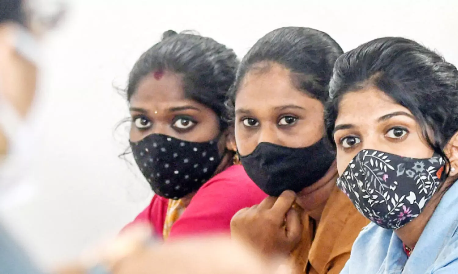 ക​ണ്ണു​ക​ളാ​ൽ സൗ​ഹൃ​ദം പ​റ​ഞ്ഞ്​ കാ​മ്പ​സു​ക​ൾ