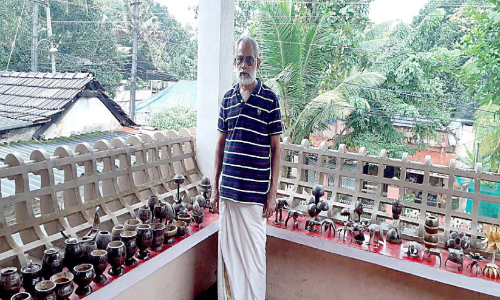 മു​ര​ളീ​ധ​ര​പ്പ​ണി​ക്ക​രു​ടെ ജീവിതം പറയുന്നു;  മനസ്സുവെച്ചാൽ പ്രായം മാറിനിൽക്കും