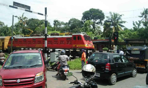 സിഗ്നല്‍ തകരാറിലായി; ആലപ്പി-കണ്ണൂര്‍ എക്‌സപ്രസ് നിര്‍ത്തിയിട്ടത് അര മണിക്കൂര്‍