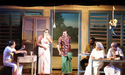 കേ​ര​ള സം​ഗീ​ത നാ​ട​ക അ​ക്കാ​ദ​മി​യു​ടെ പ്ര​ഫ​ഷ​ന​ല്‍ നാ​ട​ക മ​ത്സ​ര​ത്തി​ന് തു​ട​ക്കം