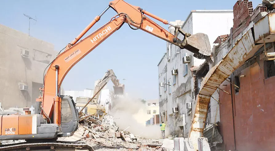 പുരാതന കെട്ടിടങ്ങൾ നീക്കംചെയ്യുന്നു പുരാതന കെട്ടിടങ്ങൾ നീക്കംചെയ്യുന്നു