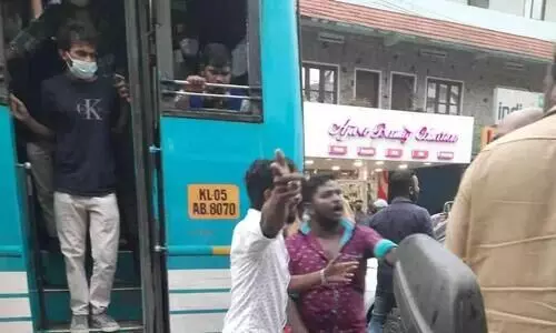 നിരോധിത എയർ ഹോൺ  മുഴക്കൽ ; ബസ് ജീവനക്കാരും നാട്ടുകാരും തമ്മിൽ സംഘട്ടനം