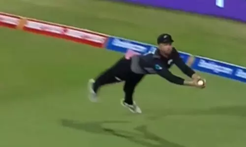 കോൺവെയുടെ മിന്നൽ സർവീസ്; വൈറലായി ഈ ക്യാച്ച്