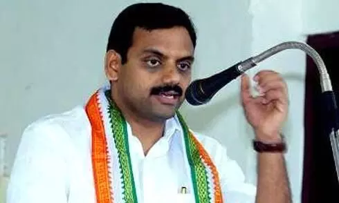 കേരള പൊലീസ് തമിഴ്നാടിനെ പ്രീതിപ്പെടുത്തുന്നു; മുല്ലപ്പെരിയാർ ഡാം സന്ദർശനം തടഞ്ഞതിനെതിരെ സ്പീക്കർക്ക് പരാതിയുമായി ഡീൻ