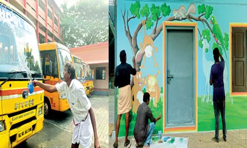 വി​ദ്യാ​ല​യ മു​റ്റ​ങ്ങ​ൾ വീ​ണ്ടു​മു​ണ​രു​ന്നു; പ്ല​സ് വ​ൺ സീ​റ്റ് പ്ര​തീ​ക്ഷ​യി​ൽ കാ​ത്തി​രി​പ്പ്