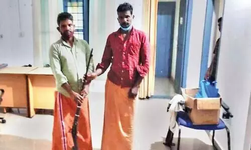 നാ​യാ​ട്ടി​നി​ടെ കള്ളത്തോക്കുമായി സഹോദരങ്ങൾ പിടിയിൽ