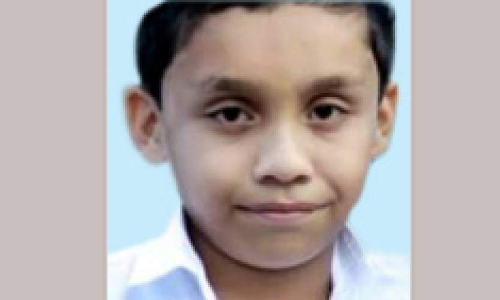 റോഡ് മുറിച്ചുകടക്കാൻ ശ്രമിക്കവെ വാഹനമിടിച്ച് വിദ്യാർഥിക്ക് ദാരുണാന്ത്യം