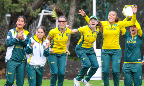 വേണ്ടത്​ മൂന്നു റൺസ്​; കൈയിൽ അഞ്ച്​ വിക്കറ്റ്​- എന്നിട്ടും അഞ്ച്​ പന്തിൽ അഞ്ചും വീണ്​ ടീം തോറ്റു