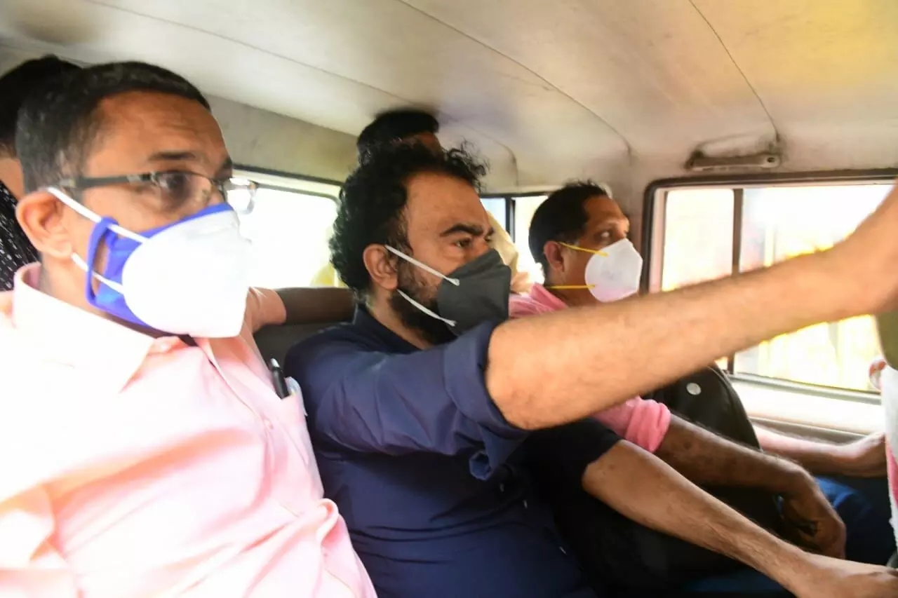 മോൻസൺ കേസ്: സത്യവാങ്മൂലത്തിൽ കോടതിക്ക് അതൃപ്തി; സർക്കാറിന് രൂക്ഷ വിമർശനം മോൻസൺ കേസ്: സത്യവാങ്മൂലത്തിൽ കോടതിക്ക് അതൃപ്തി; സർക്കാറിന് രൂക്ഷ വിമർശനം