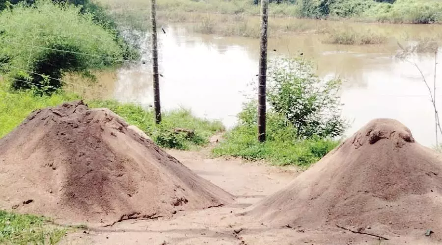 കബനി നദിയിൽ മണൽക്കടത്ത് വ്യാപകം കബനി നദിയിൽ മണൽക്കടത്ത് വ്യാപകം