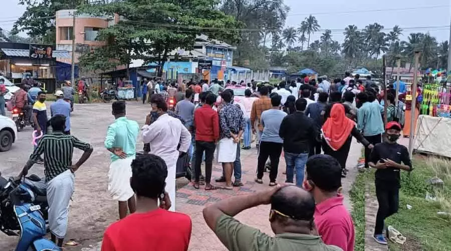 കപ്പലണ്ടിയുടെ എരിവ് കുറഞ്ഞു, കൊല്ലം ബീച്ചിൽ കൂട്ടയടി കപ്പലണ്ടിയുടെ എരിവ് കുറഞ്ഞു, കൊല്ലം ബീച്ചിൽ കൂട്ടയടി