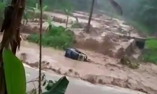 ഇടപ്പാളയത്ത് ഉരുൾപൊട്ടി; വീടുകളിൽ വെള്ളം കയറി